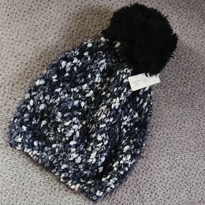 Simply Noelle Black and Gray Knit Hat